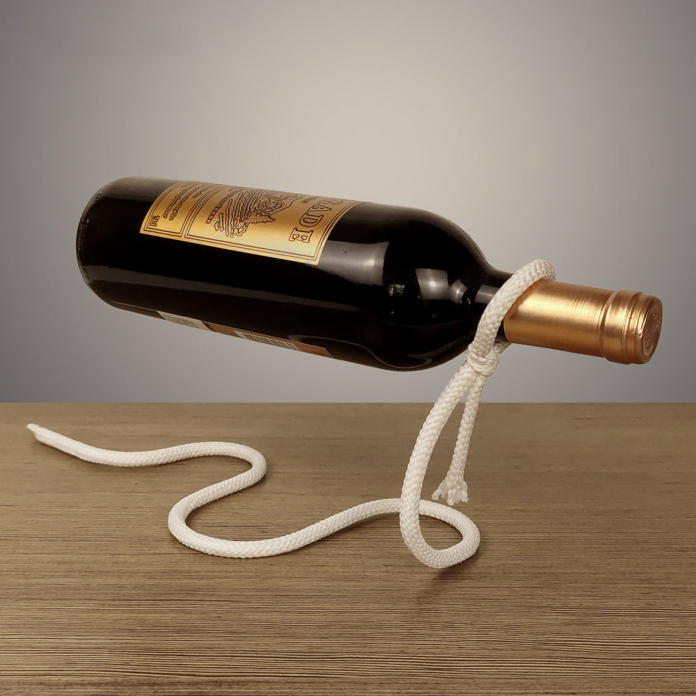 Botella de vino con cuerda suspendida